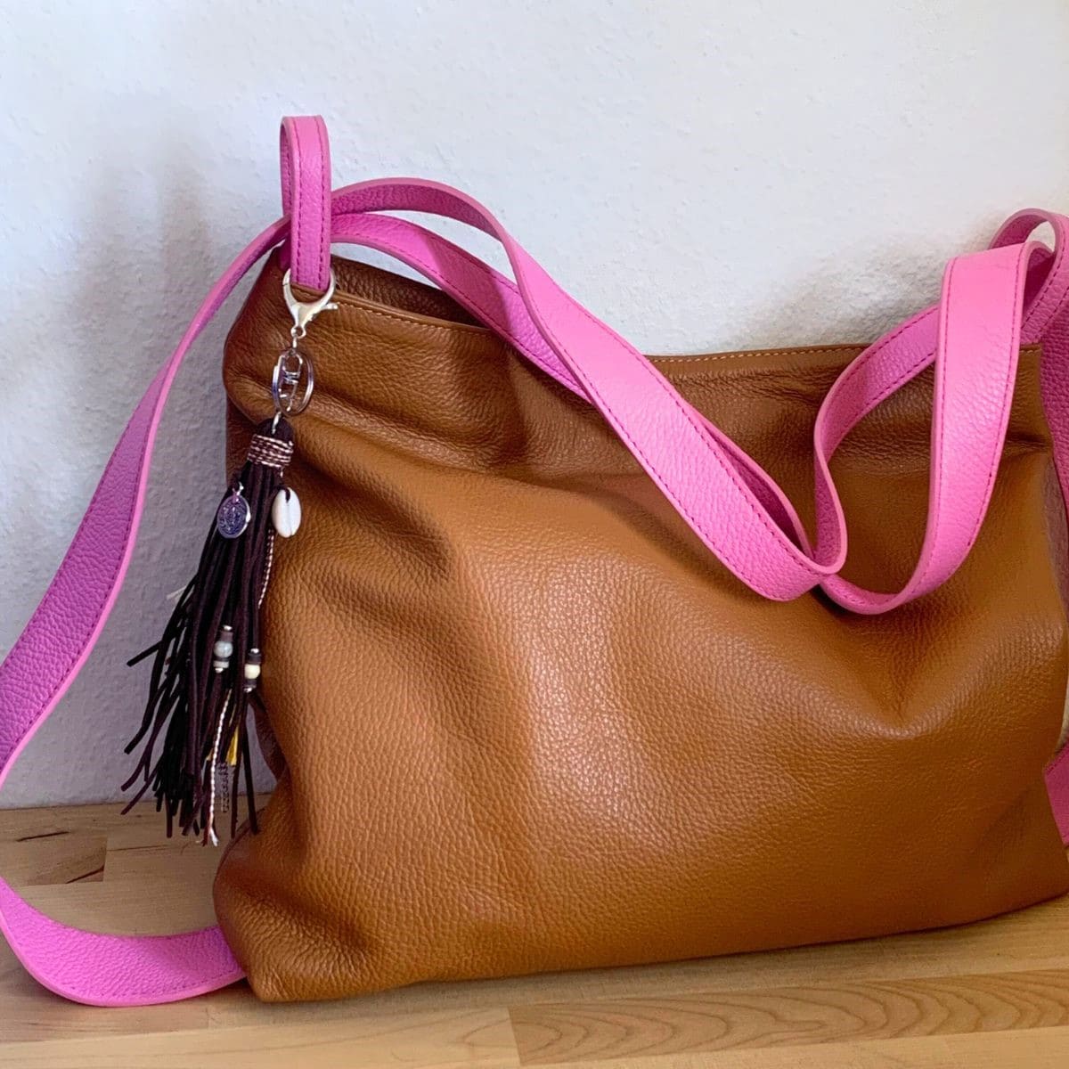 Bijou de sac et porte-clés en lacets de cuir